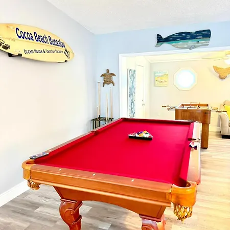 Cocoa Beach Bungalow, Dream House & Vacation Paradise!